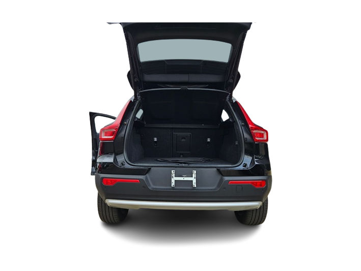 Thumbnail: 2023 Volvo XC40 - 18