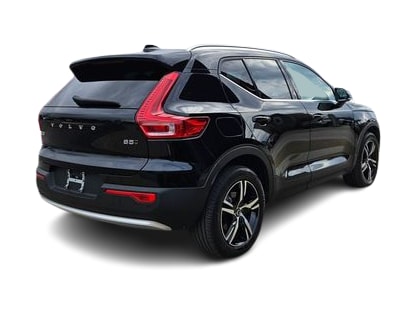 Thumbnail: 2023 Volvo XC40 - 23