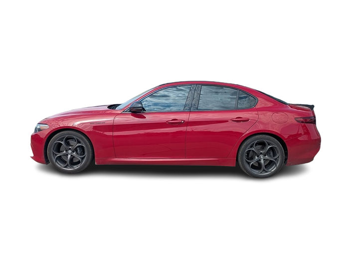 Thumbnail: 2023 Alfa Romeo Giulia - 3