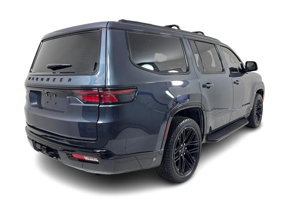 Thumbnail: 2022 Jeep Wagoneer - 17