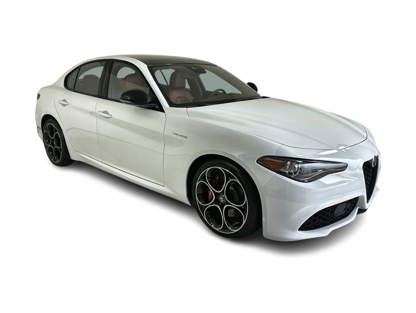 Thumbnail: 2022 Alfa Romeo Giulia - 18