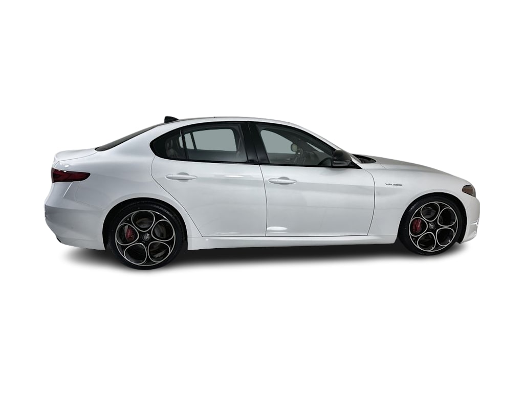 Thumbnail: 2022 Alfa Romeo Giulia - 22