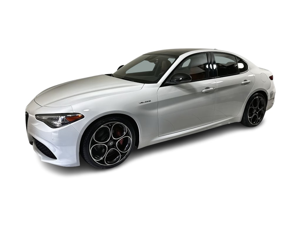 Thumbnail: 2022 Alfa Romeo Giulia - 3