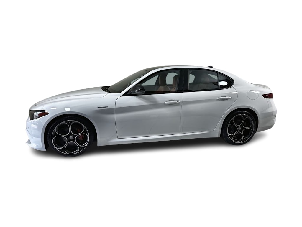 Thumbnail: 2022 Alfa Romeo Giulia - 19