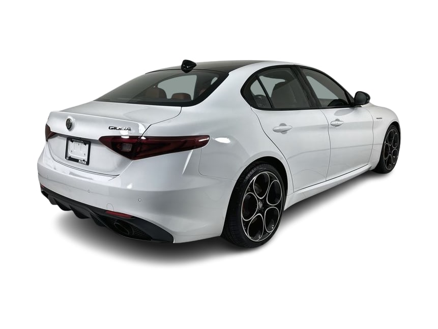 Thumbnail: 2022 Alfa Romeo Giulia - 21