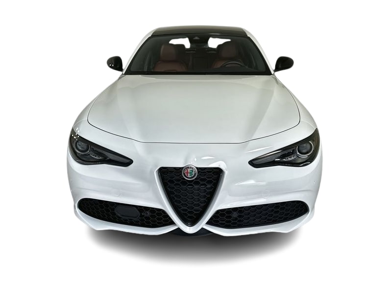 Thumbnail: 2022 Alfa Romeo Giulia - 5