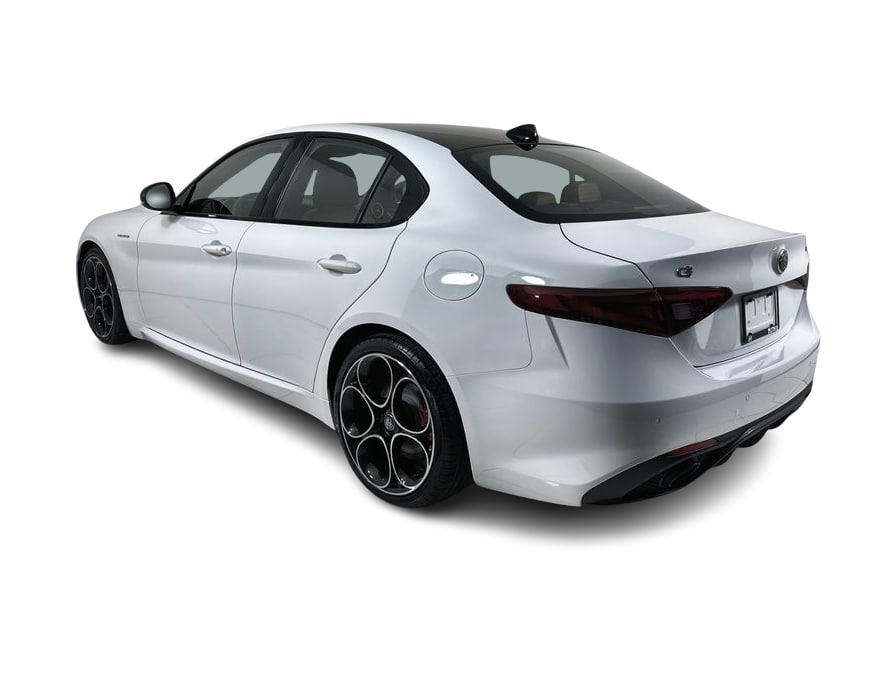 Thumbnail: 2022 Alfa Romeo Giulia - 4