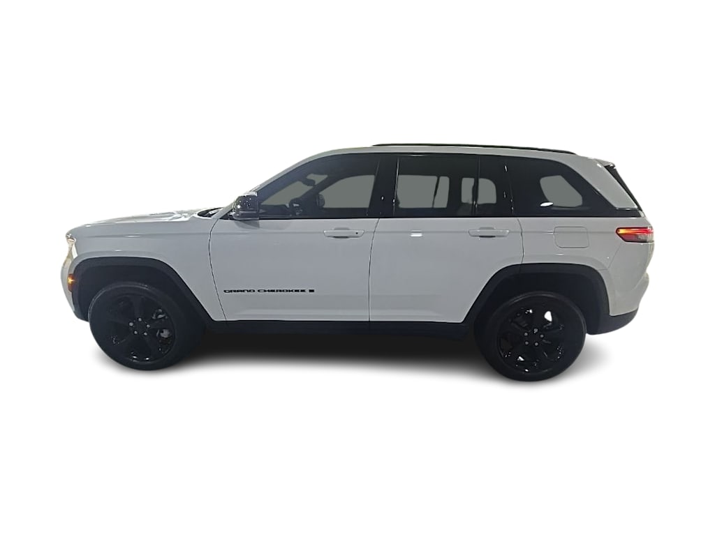 Thumbnail: 2023 Jeep Grand Cherokee - 3