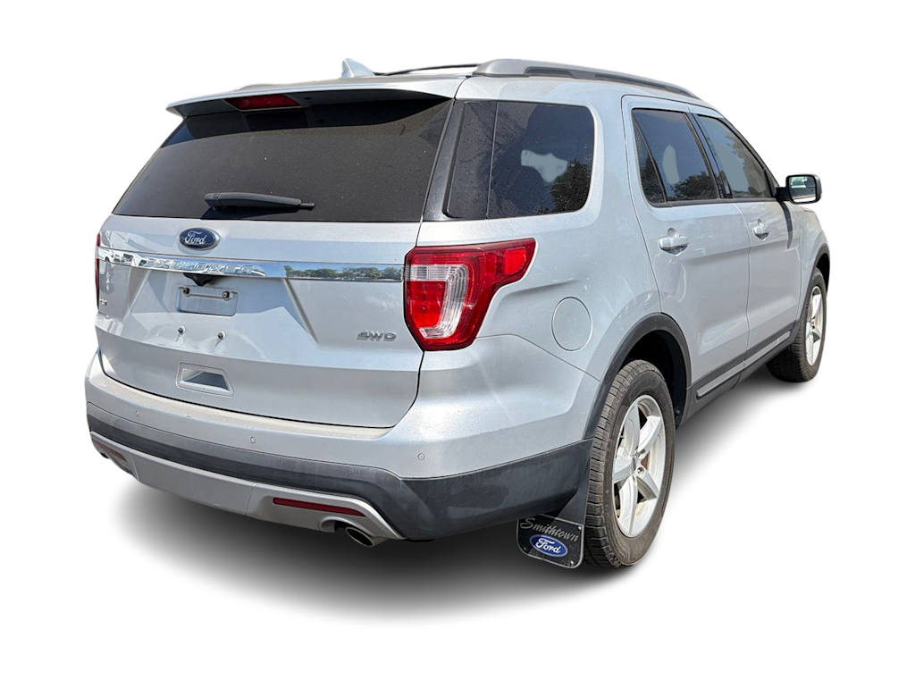 Thumbnail: 2016 Ford Explorer - 9
