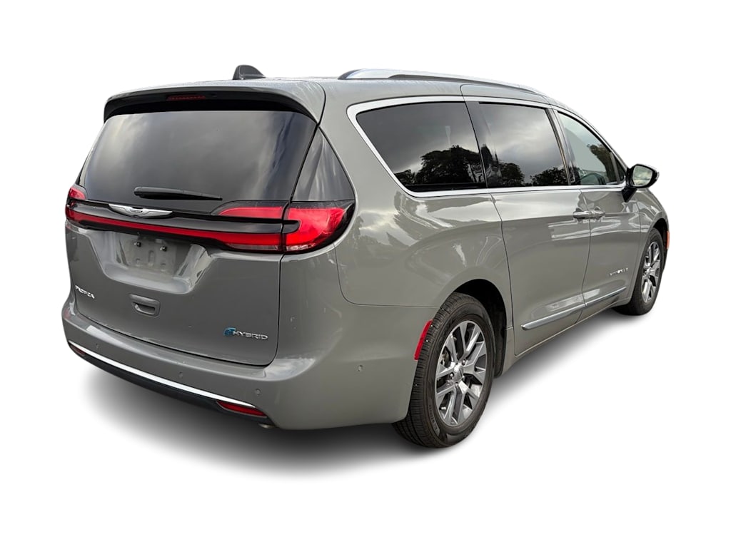 Thumbnail: 2023 Chrysler Pacifica - 9