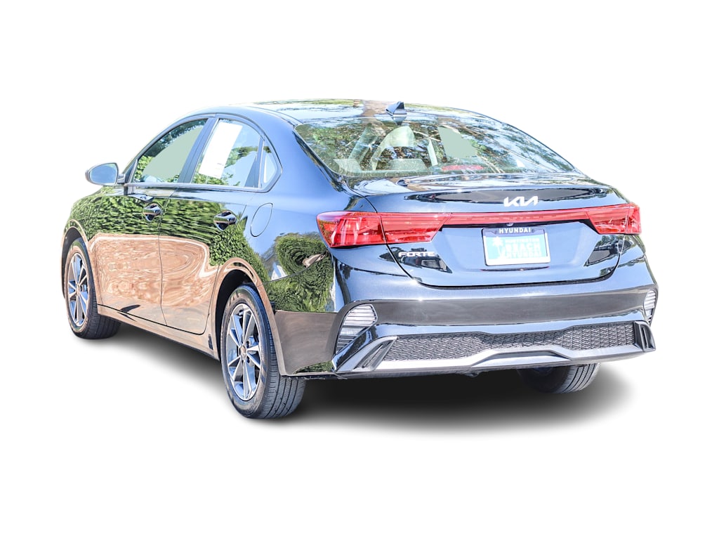 Thumbnail: 2024 Kia Forte - 3
