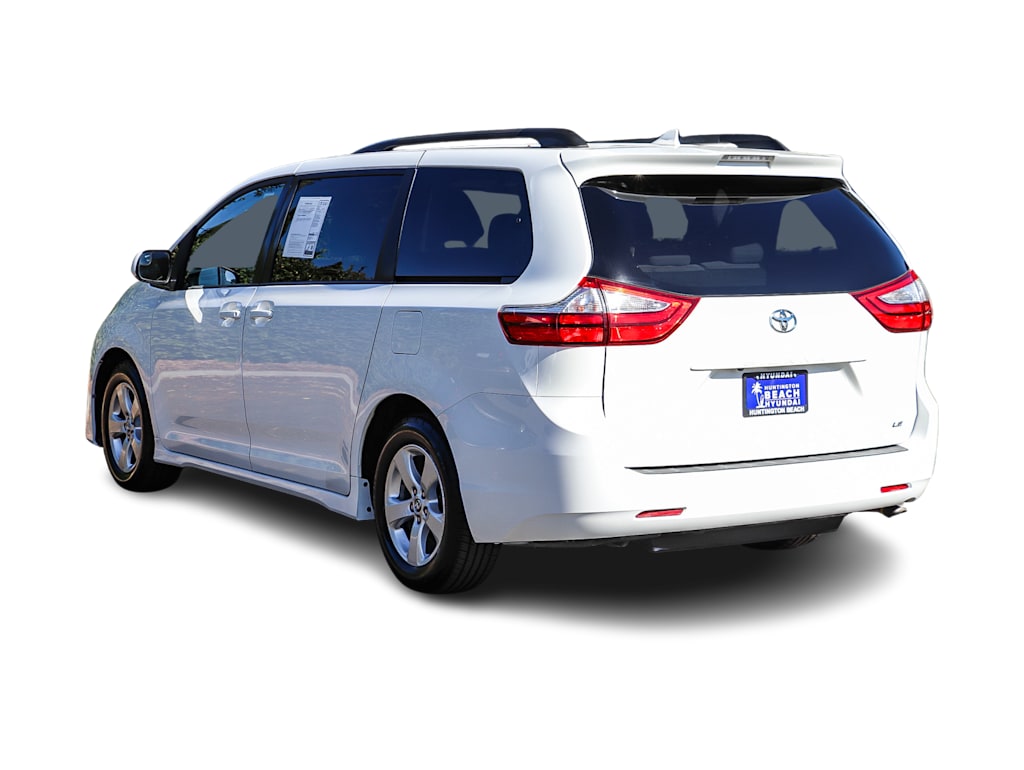 Thumbnail: 2018 Toyota Sienna - 3