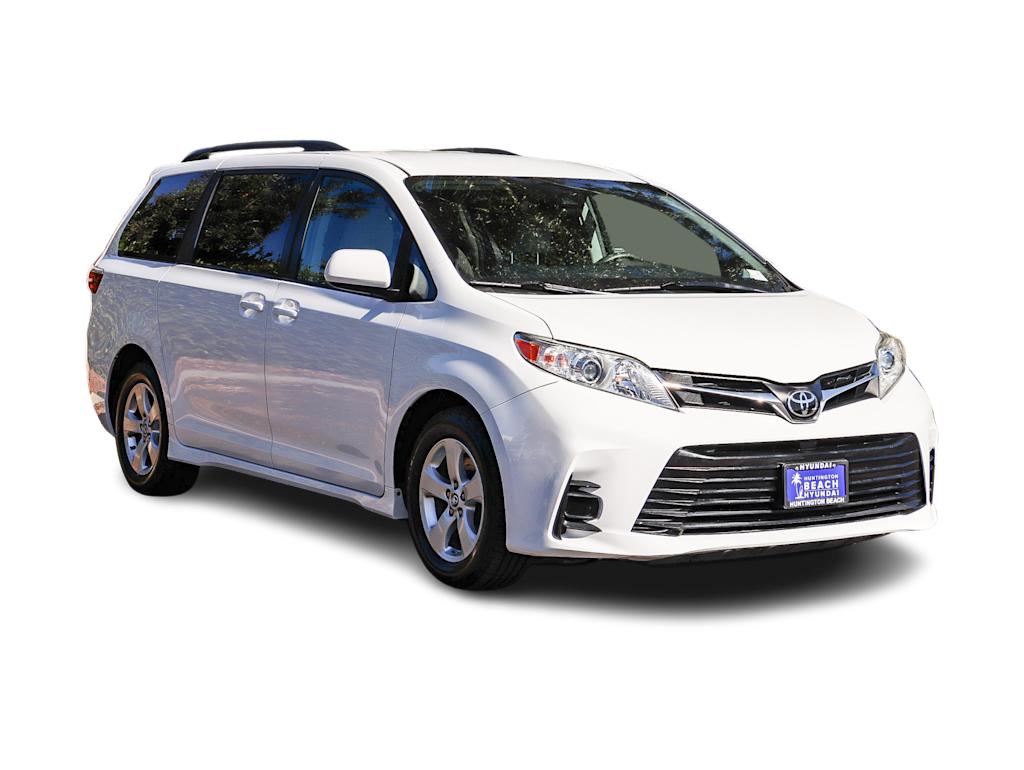 Thumbnail: 2018 Toyota Sienna - 16