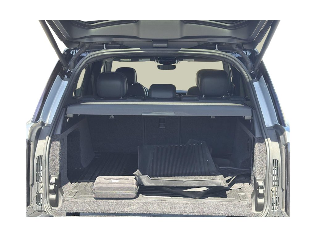 Thumbnail: 2023 Land Rover Range Rover - 17