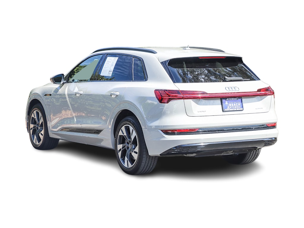 Thumbnail: 2021 Audi e-tron - 3