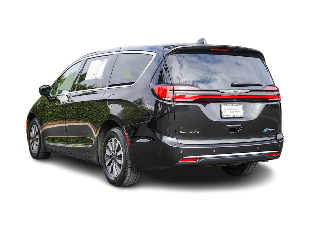 Thumbnail: 2023 Chrysler Pacifica - 3