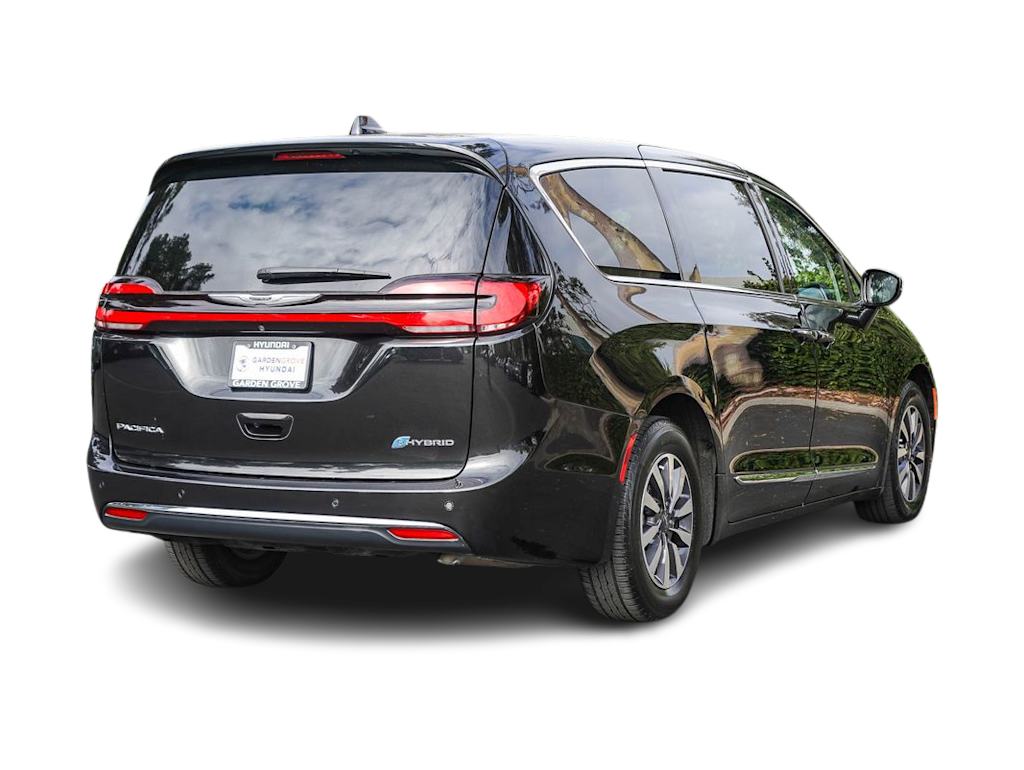 Thumbnail: 2023 Chrysler Pacifica - 16