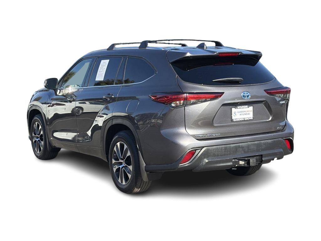 Thumbnail: 2021 Toyota Highlander - 4