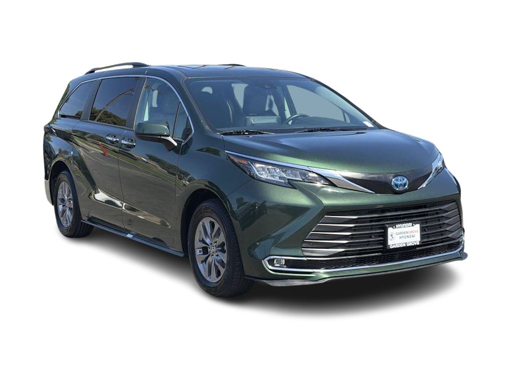 Thumbnail: 2023 Toyota Sienna - 21