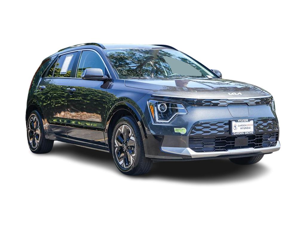 Thumbnail: 2023 Kia Niro - 17