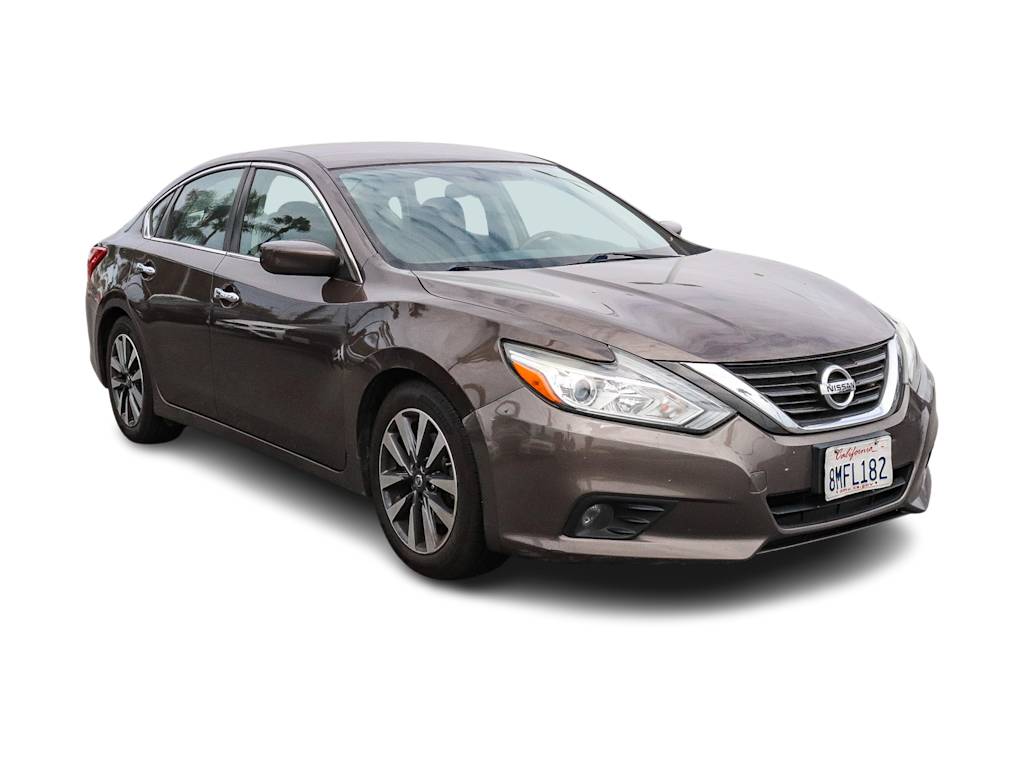 Thumbnail: 2017 Nissan Altima - 21