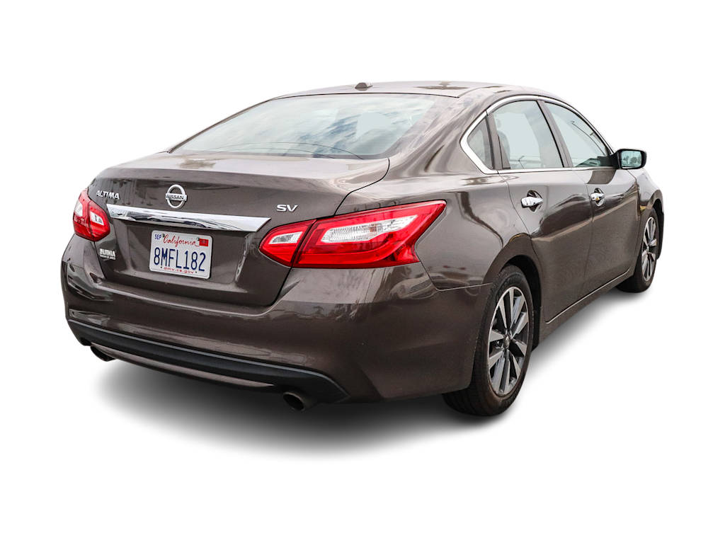 Thumbnail: 2017 Nissan Altima - 19