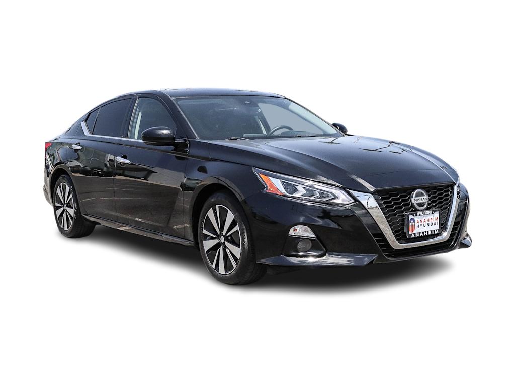 Thumbnail: 2019 Nissan Altima - 16