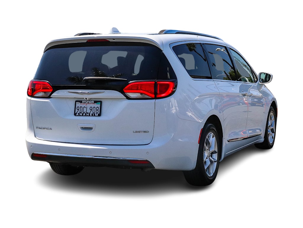 Thumbnail: 2019 Chrysler Pacifica - 20