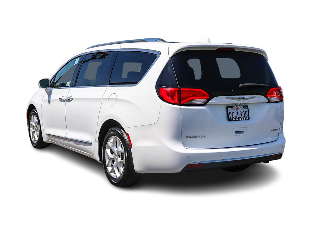 Thumbnail: 2019 Chrysler Pacifica - 3