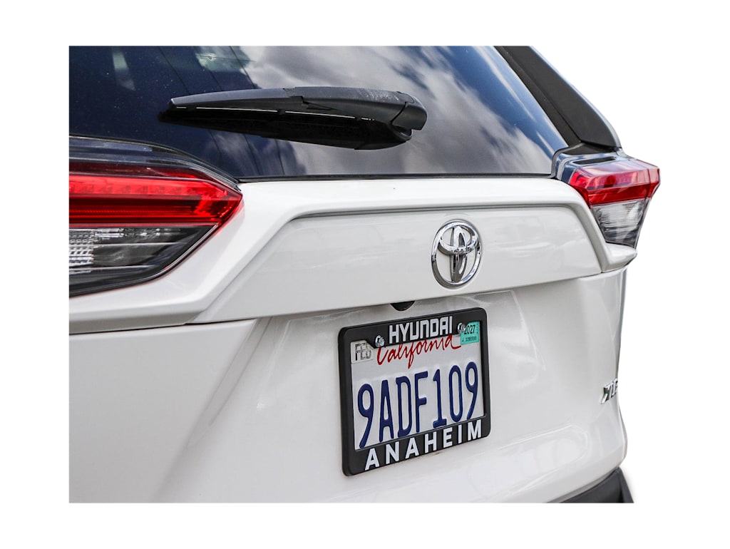 Thumbnail: 2022 Toyota RAV4 - 21