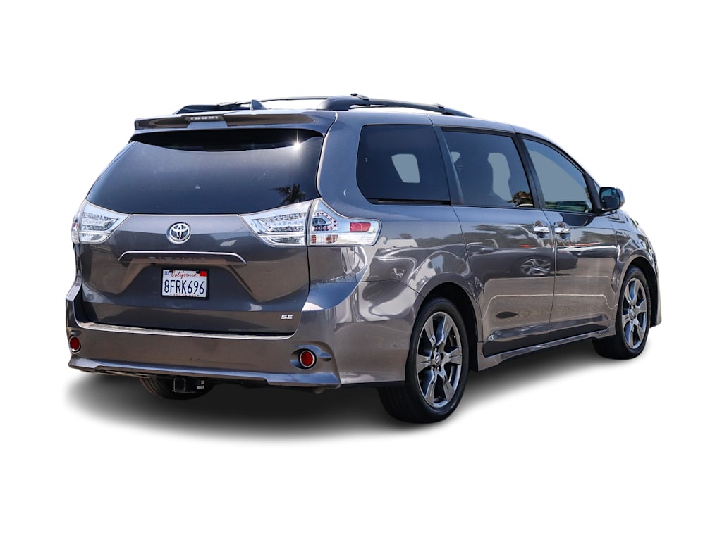 Thumbnail: 2018 Toyota Sienna - 18