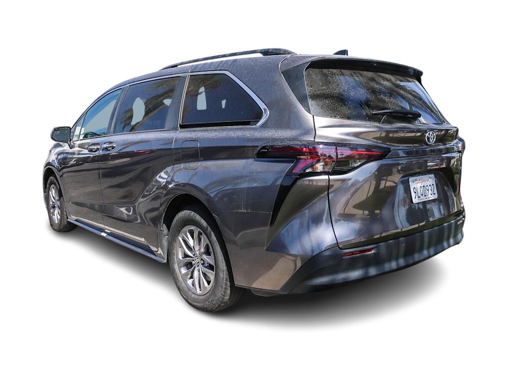Thumbnail: 2024 Toyota Sienna - 3