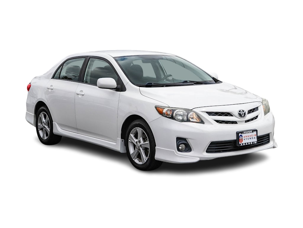 Thumbnail: 2013 Toyota Corolla - 16