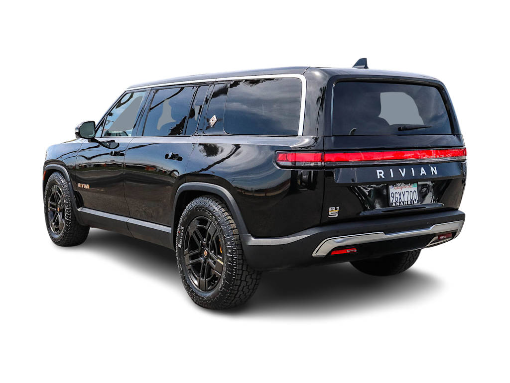 Thumbnail: 2023 Rivian R1S - 3