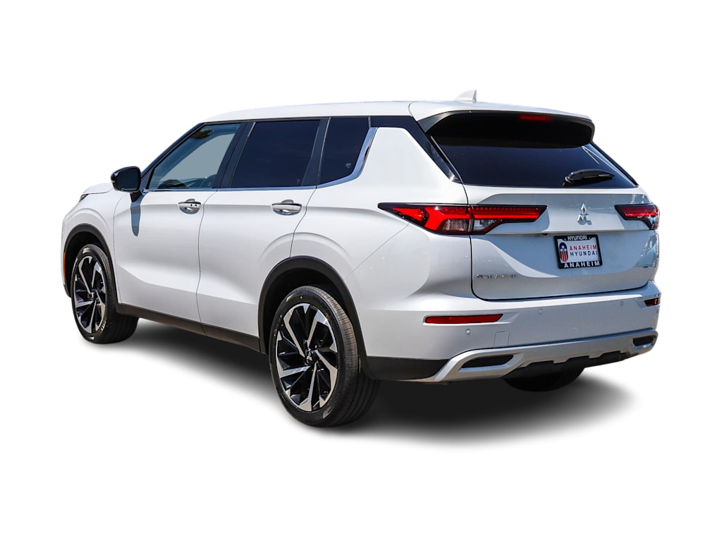 Thumbnail: 2024 Mitsubishi Outlander - 3