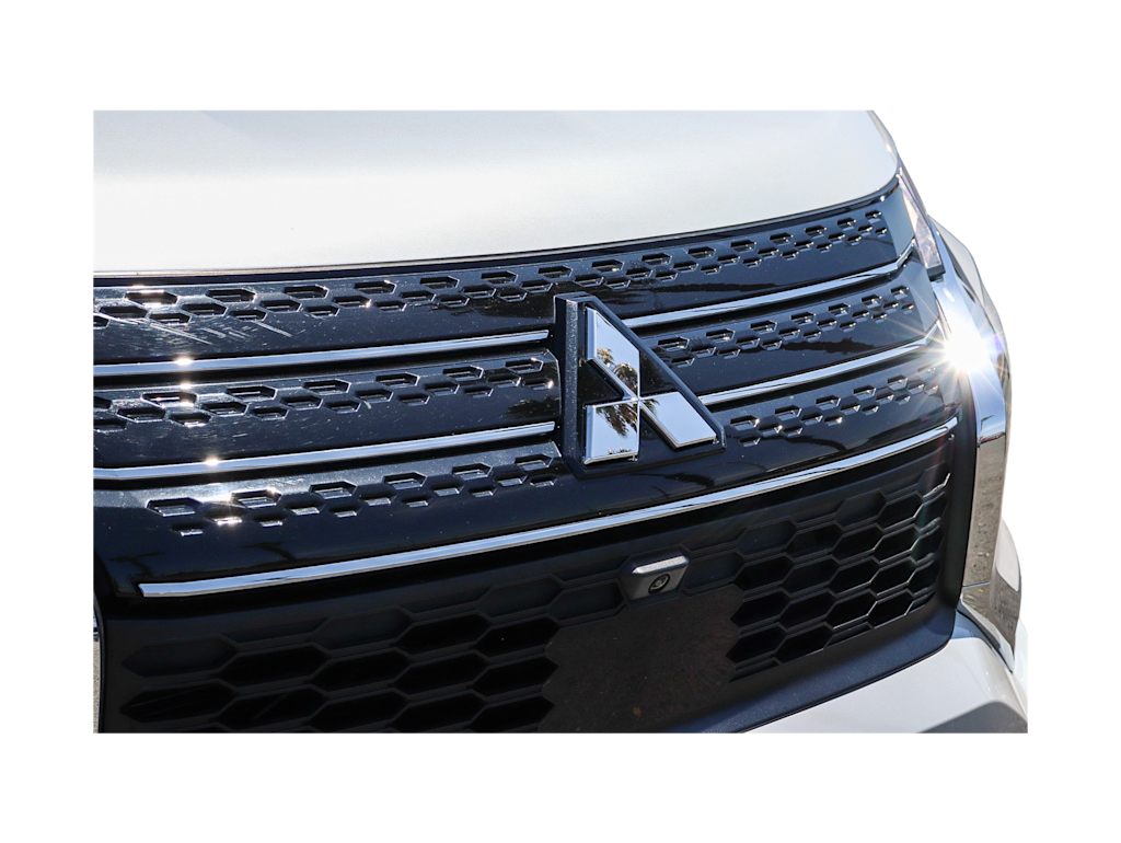 Thumbnail: 2024 Mitsubishi Outlander - 18