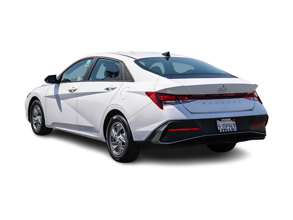 Thumbnail: 2024 Hyundai Elantra - 3