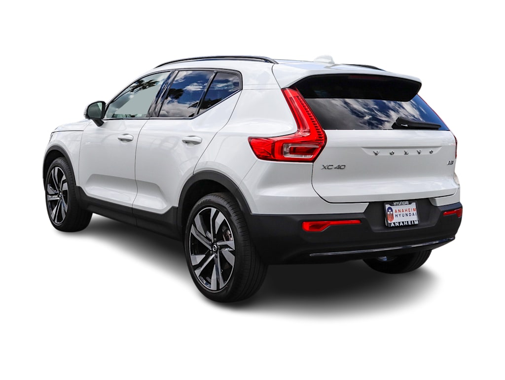 Thumbnail: 2023 Volvo XC40 - 3