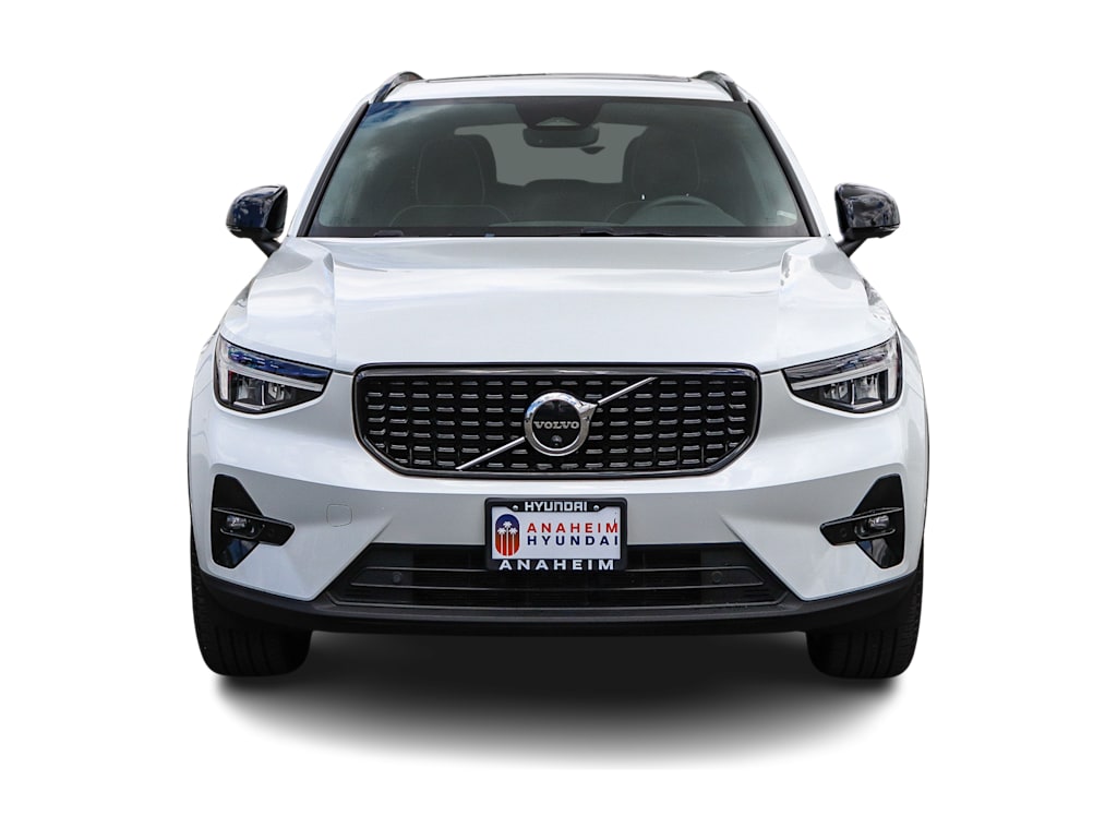 Thumbnail: 2023 Volvo XC40 - 5