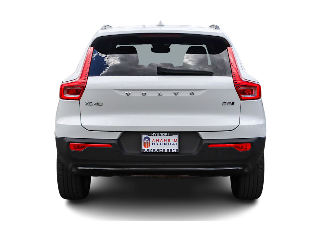 Thumbnail: 2023 Volvo XC40 - 4