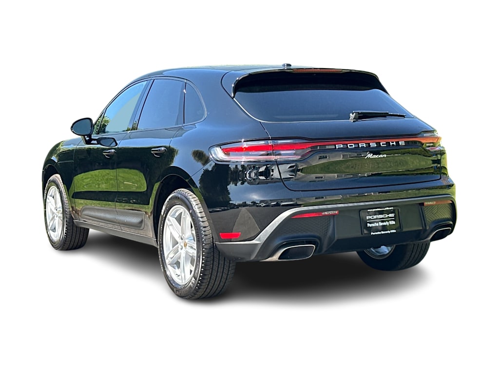 Thumbnail: 2026 Porsche Macan - 4