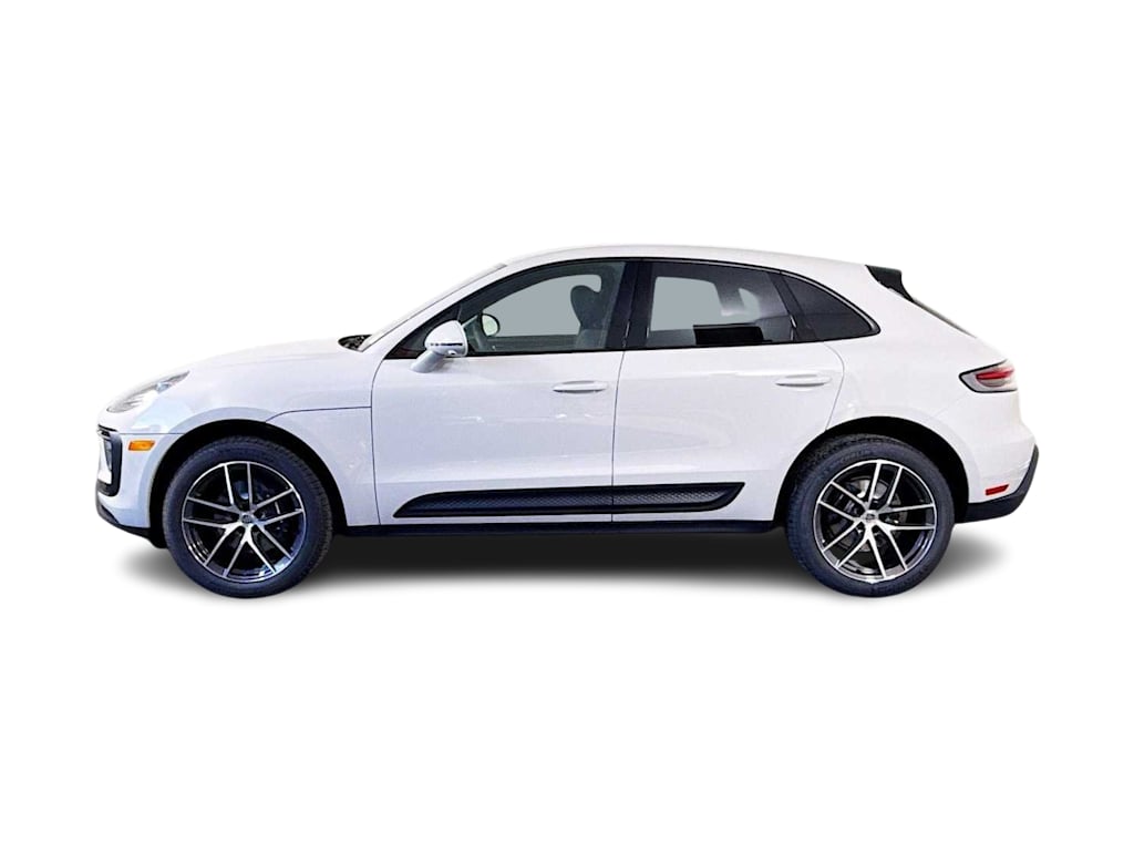 Thumbnail: 2026 Porsche Macan - 3