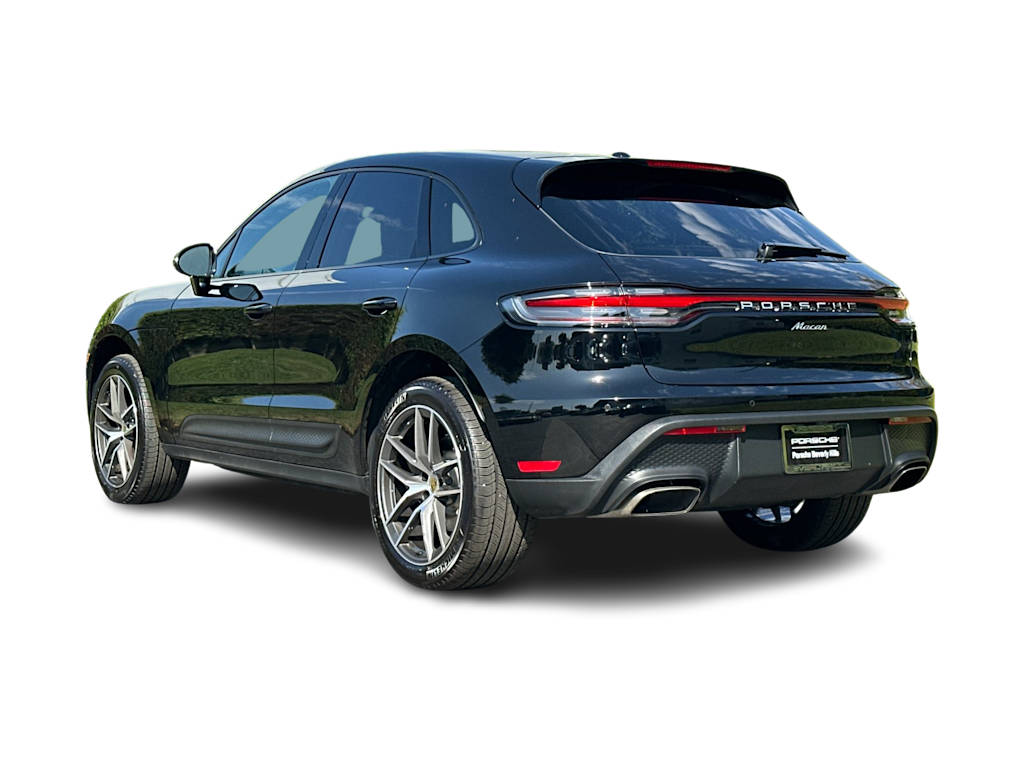Thumbnail: 2026 Porsche Macan - 4