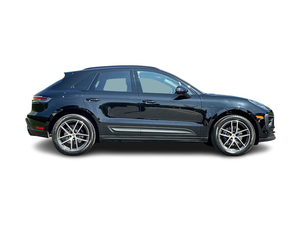 Thumbnail: 2026 Porsche Macan - 20
