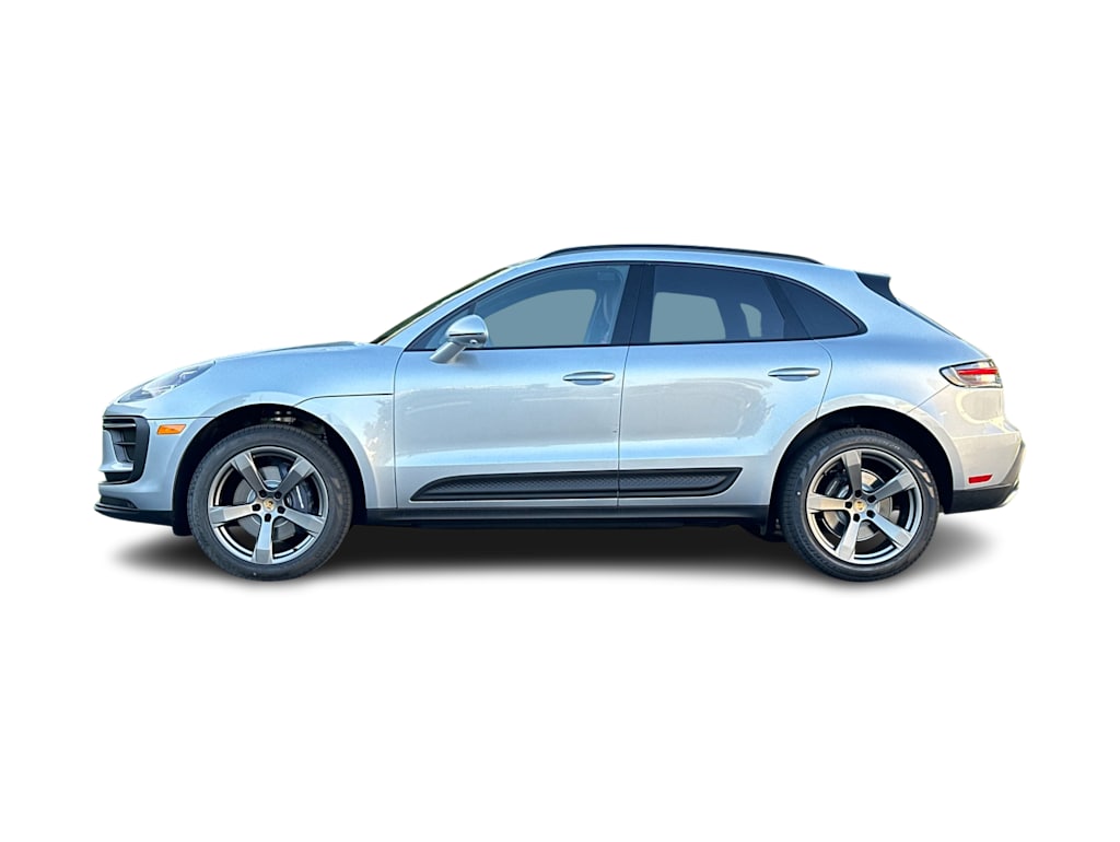Thumbnail: 2026 Porsche Macan - 3
