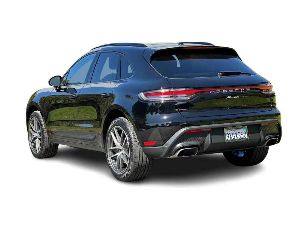 Thumbnail: 2026 Porsche Macan - 4