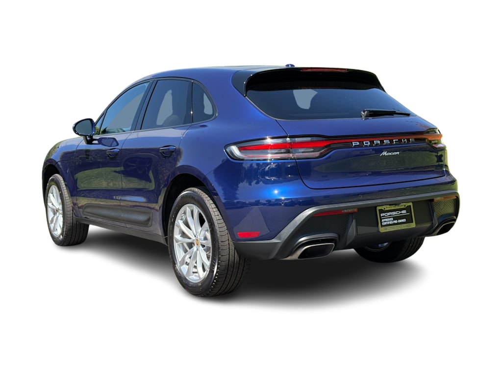Thumbnail: 2026 Porsche Macan - 4