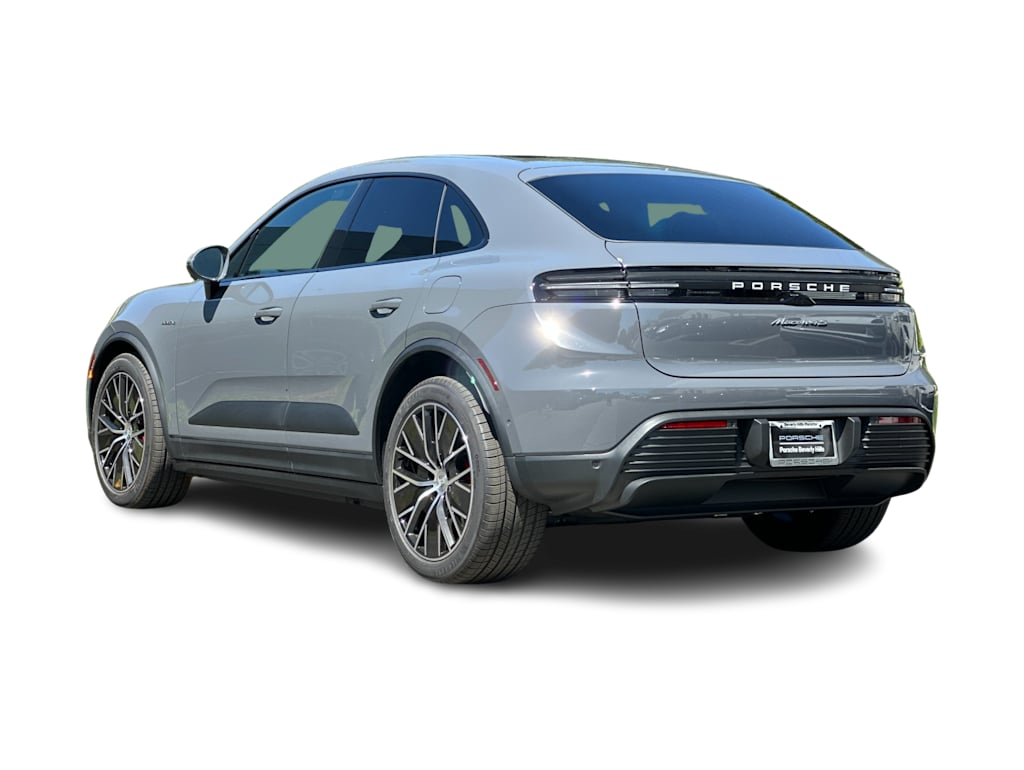 Thumbnail: 2026 Porsche Macan - 4