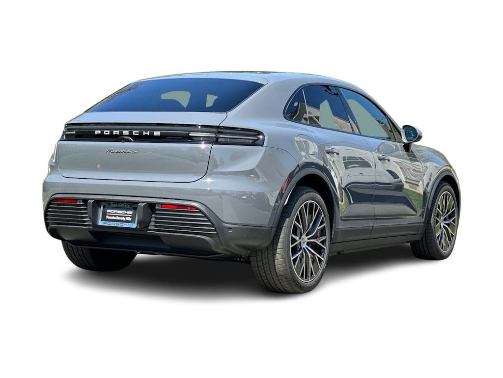 Thumbnail: 2026 Porsche Macan - 17