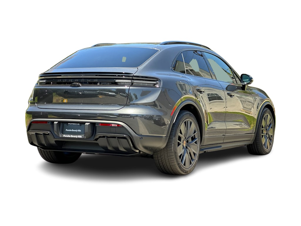 Thumbnail: 2026 Porsche Macan - 17